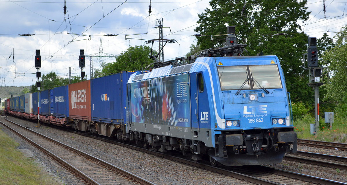 LTE Logistik- und Transport GmbH, Graz [A] mit  186 943  [NVR-Nummer: 91 80 6186 943-7 D-LTE] und Taschenwagenzug aus Tilburg (Niederlande) nach Rzepin (Polen) am 26.05.20 Bf. Saarmund.