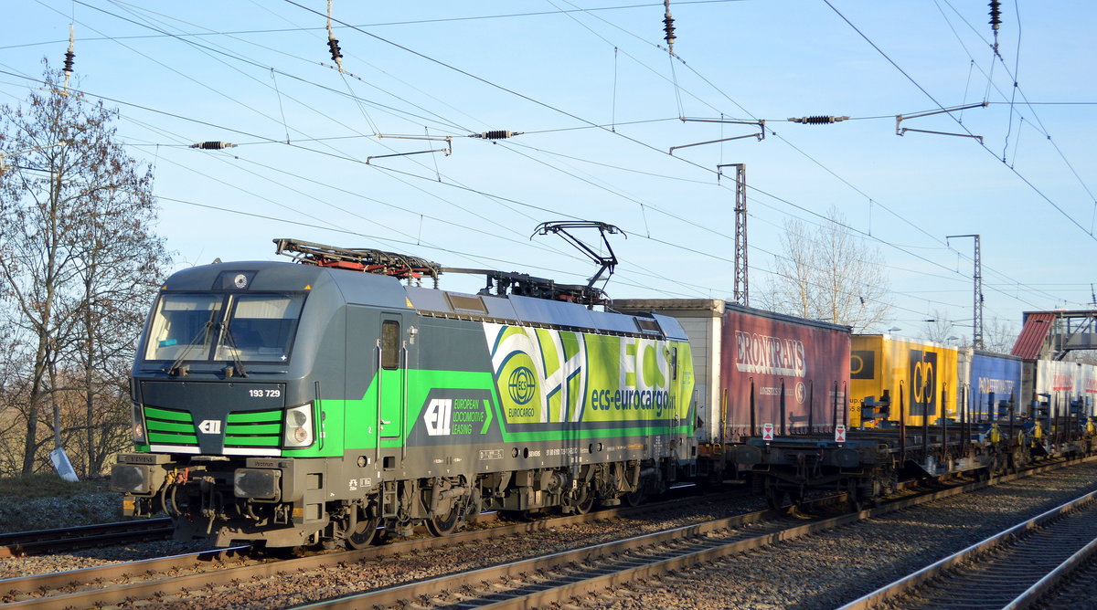 LTE Logistik- und Transport GmbH, Graz [A] mit der ELL Vectron  193 729  [NVR-Nummer: 91 80 6193 729-1 D-ELOC] und Taschenwagenzug Richtung Rotterdam am 18.12.20 Durchfahrt Bf. Saarmund.