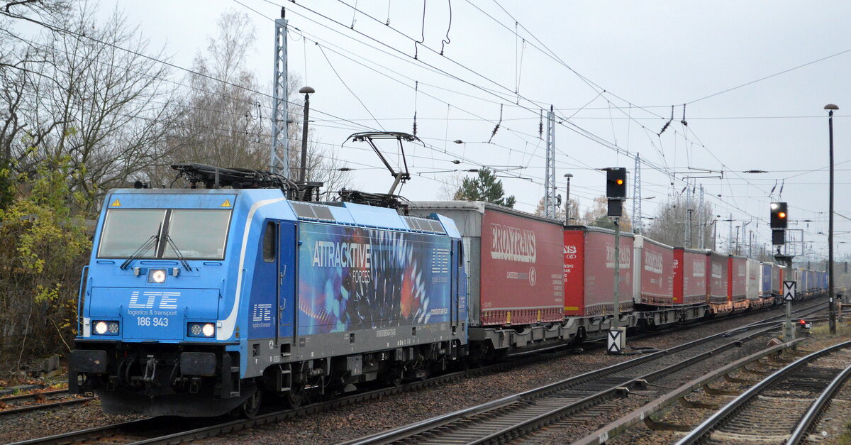 LTE Logistik- und Transport GmbH, Graz [A] mit  186 943  [NVR-Nummer: 91 80 6186 943-7 D-LTE] und KLV-Zug Richtung Poznan (Polen) am 17.11.21 Berlin Hirschgarten. 
