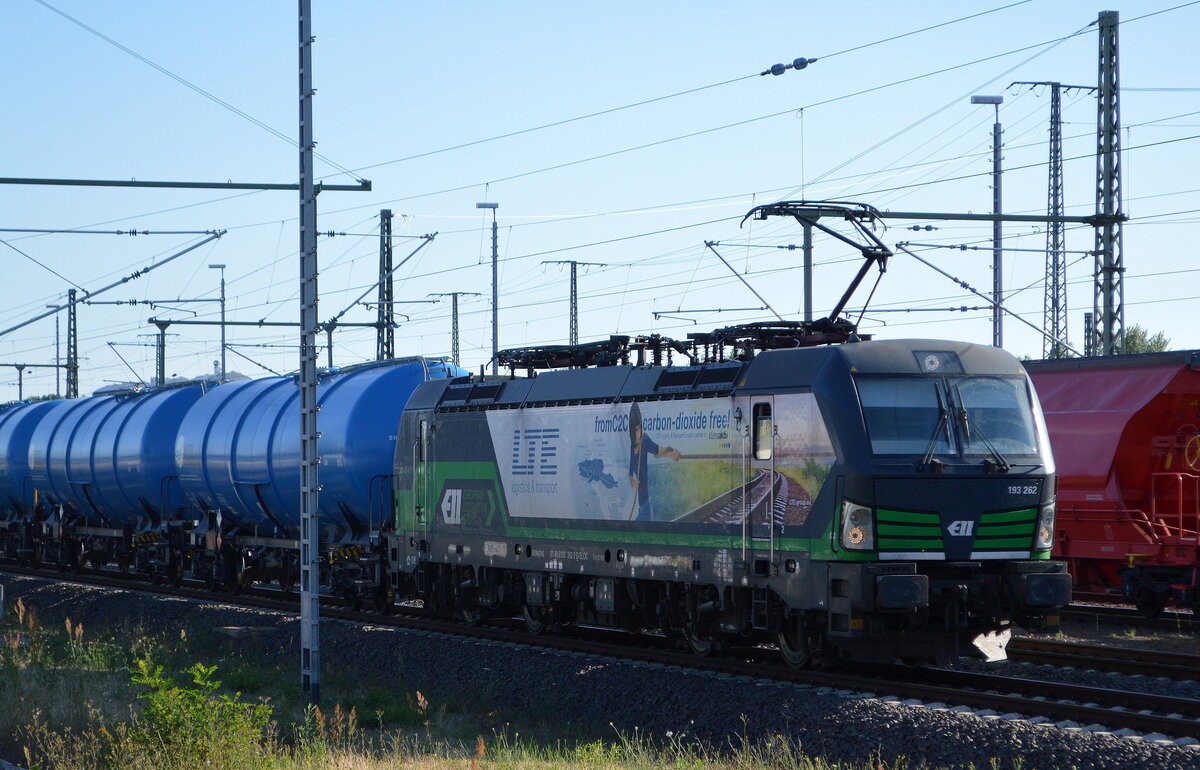 LTE Logistik und Transport GmbH, Graz [A] mit der ELL Vectron  193 262  [NVR-Nummer: 91 80 6193 262-3 D-ELOC] und Kesselwagenzug am 23.06.22 Vorbeifahrt Magdeburg Hbf.