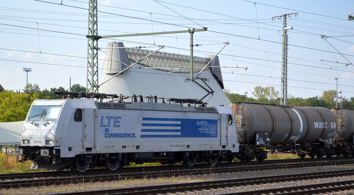 LTE Logistik und Transport GmbH, Graz [A]  mit ihrer  286 940  [NVR-Nummer: 91 81 1286 940-2 A-LTE] und einem Kesselwagenzug Vorbeifahrt Bahnhof Magdeburg Hbf. am 25.08.22