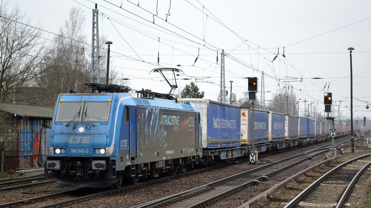 LTE Logistik- und Transport-GmbH, Graz [A] mit  186 945  [NVR-Number: 91 80 6186 945-2 D-LTE] und Taschenwagenzug Richtung Poznan (Polen) am 04.03.21 Berlin-Hirschgarten.