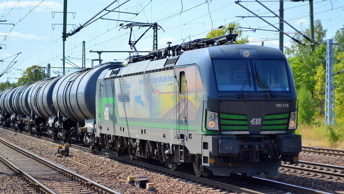 LTE Logistik- und Transport- GmbH mit der ELL Vectron   193 216  [NVR-Number: 91 80 6193 216-9 D-ELOC] und Kesselwagenzug (Ethanol) am 21.08.18 Bf. Flughafen Berlin-Schönefeld.