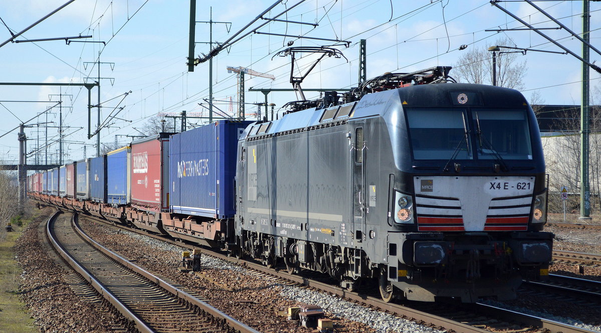 LTE Logistik-und Transport GmbH, Graz [A] mit der MRCE Vectron  X4 E - 621  [NVR-Nummer: 91 80 6193 621-0 D-DISPO] und Taschenwagenzug Richtung Poznan (Polen) am 05.03.20 Bf. Flughafen Berlin Schönefeld.