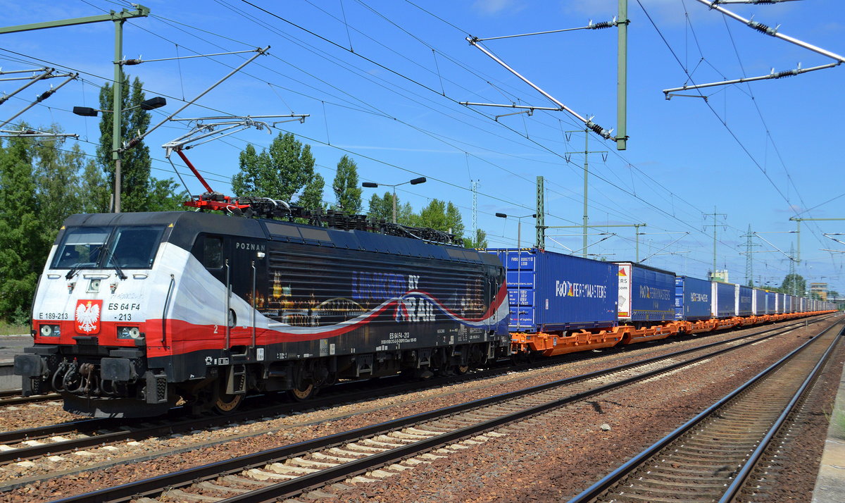 LTE Netherlands B.V mit der MRCE Dispo   ES 64 F4-213  [NVR-Number: 91 80 6189 213-2 D-DISPO] und einem Ganzzug nagelneuer WASCOSA Taschenwagen (Registrierung in der Schweiz) Richtung Rotterdam am 12.06.178 Bf. Flughafen Berlin-Schönefeld.