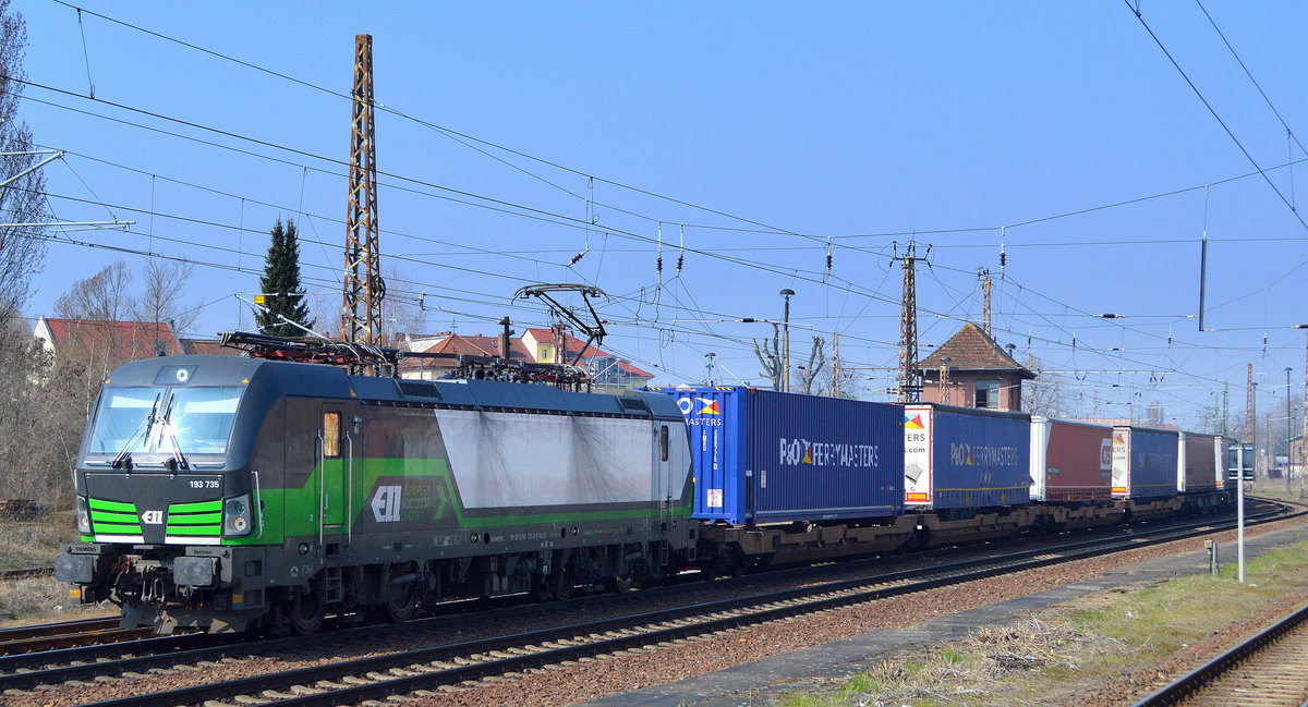 LTE Netherlands B.V., Rotterdam [NL] mit der ELL Vectron  193 735   [Nummer: 91 80 6193 735-8 D-ELOC] und Taschenwagenzug Richtung Poznan (Polen) am 28.03.20 Bf. Frankfurt/Oder.