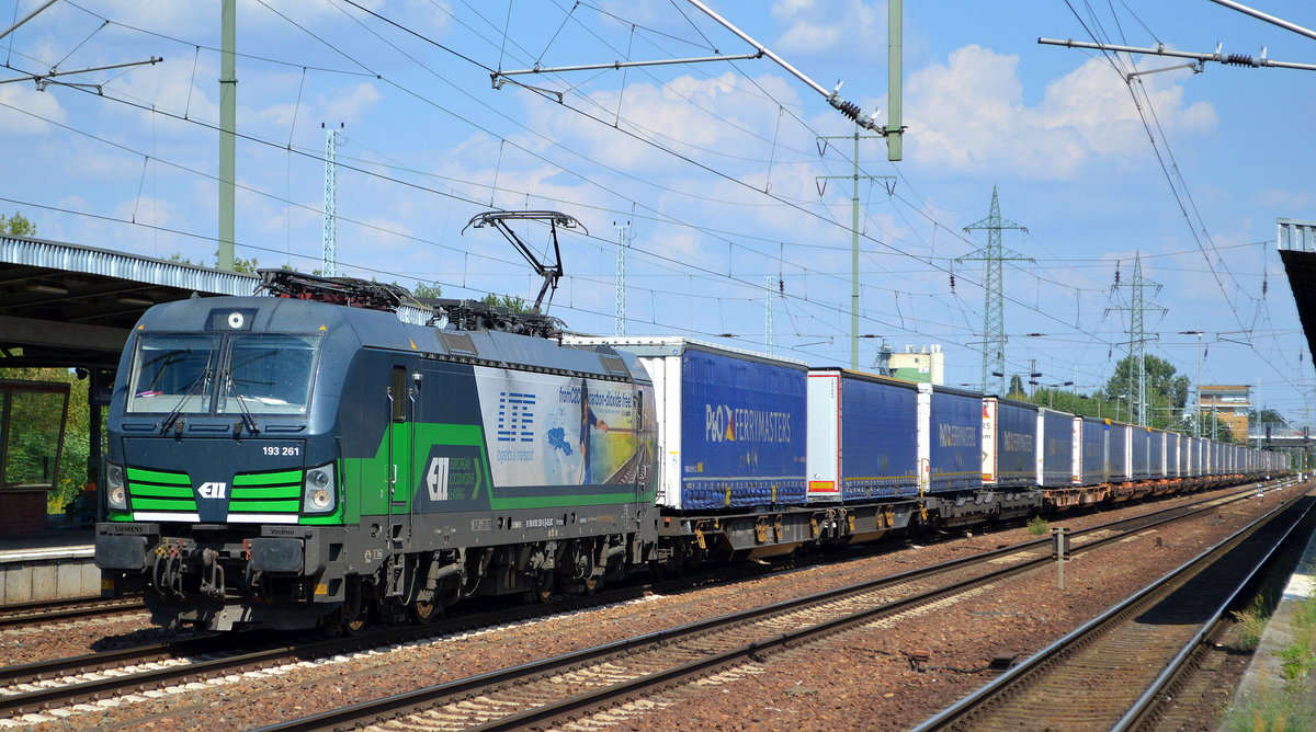 LTE Netherlands B.V., Rotterdam [NL] mit der ELL Vectron  193 261  [NVR-Nummer: 91 80 6193 261-5 D-ELOC] und Taschenwagenzug aus Poznan (Polen) Richtung Rotterdam am 17.08.20 Bf. Flughafen Berlin Schönefeld.