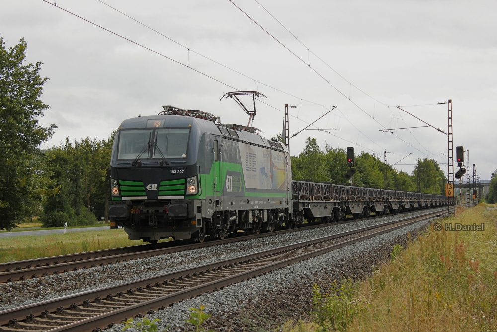 LTE/ELL 193 207 mit Kupferzug in Th�ngersheim, Juli 2015.