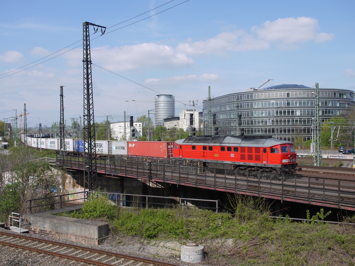  Ludmilla  233 525 mit einem Containerzug in Richtung Tschechien; 11.04.2014
