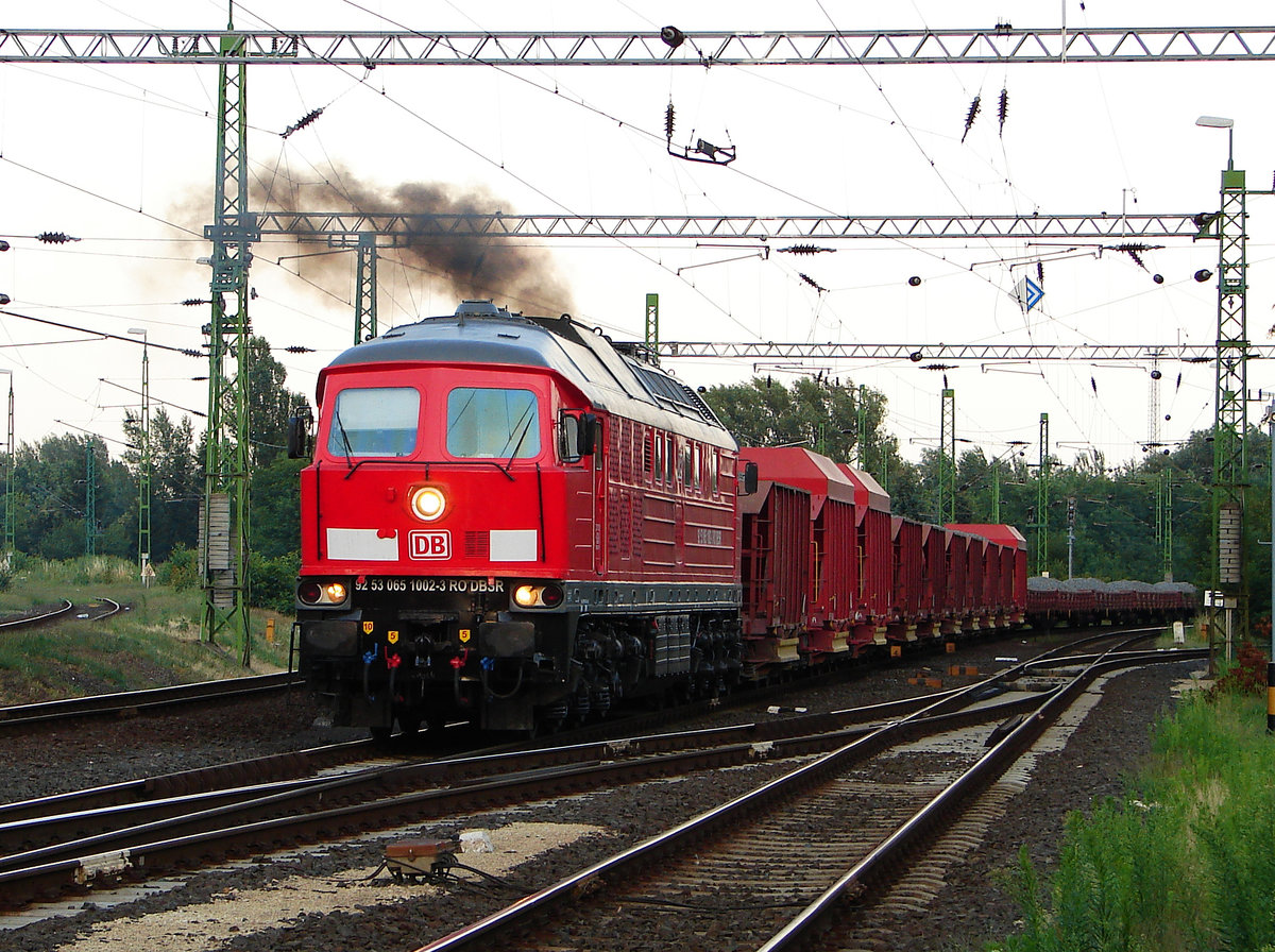 Ludmilla Güterzug-Einsatz bei GySEV: 651 002 mit einem Steinzug von Uzsabánya bei der durchfahrt in Celldömölk.
Celldömölk, 07.07.2017.