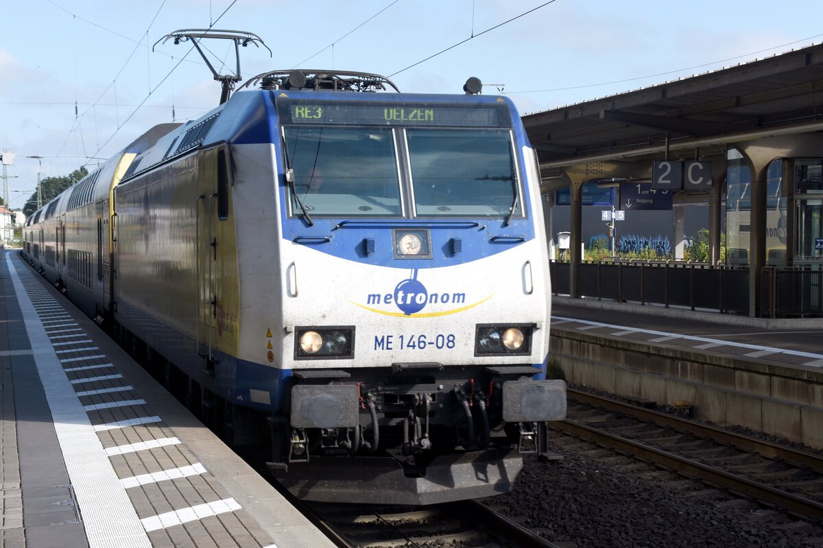 LÜNEBURG (Landkreis Lüneburg), 05.09.2021, ME 146-08 der Bahngesellschaft Metronom als RE 3 (Niedersachsen) nach Uelzen im Bahnhof Lüneburg