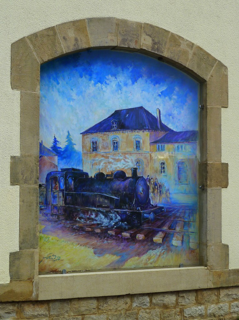 Luxemburg, Gemälde am ehemaligen Bahnhof von Clemency, in Erinnerung an die Attertlinie (Petingen-Ettelbrück).