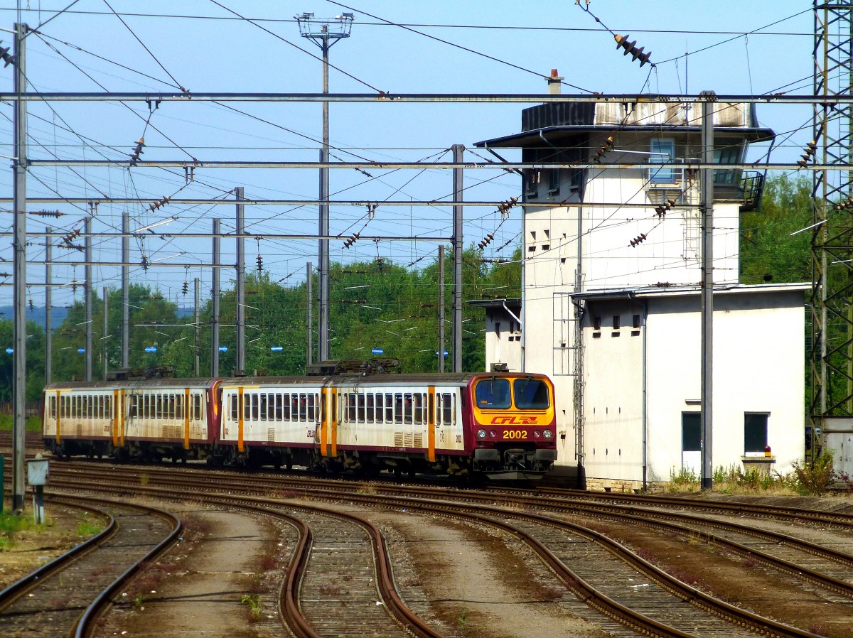 Luxemburg, Petingen, die zwei Triebzüge Z 2002 und Z 2012, 19.07.2014
