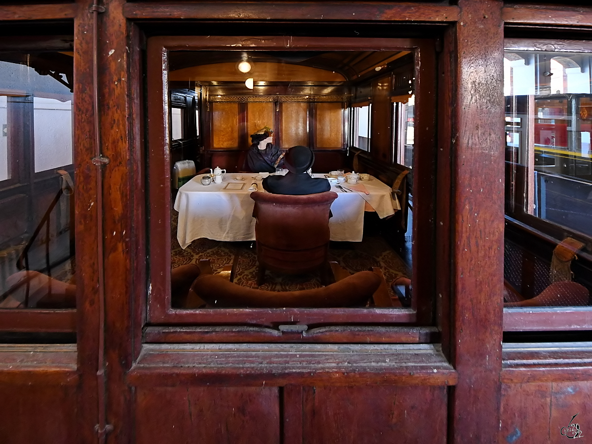 Luxuriöses Reisen in einem Salonwagen. (Eisenbahnmuseum von Katalonien in Vilanova i la Geltrú, November 2022)