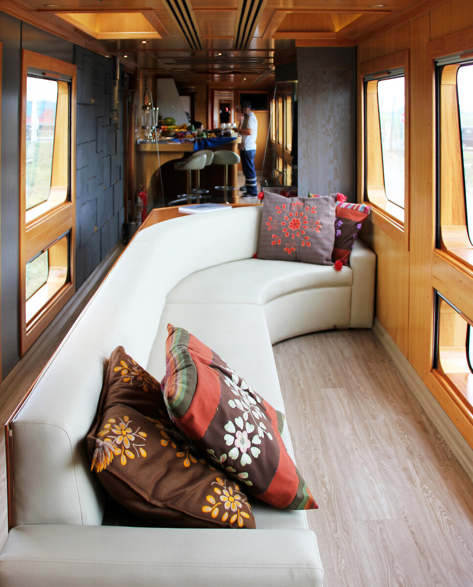 Luxus pur im Barwagen im Luxuszug Tren Crucero. Guayaquil - Quito, 04.08.2018