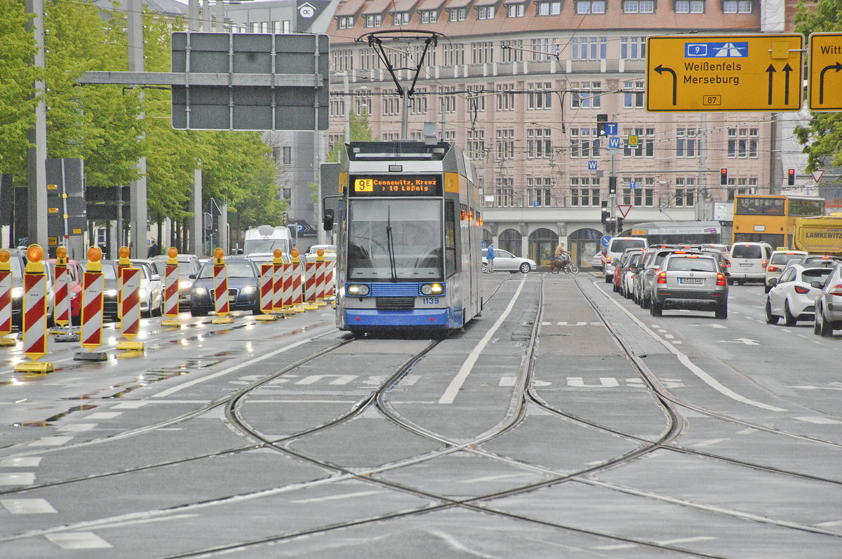LVB 1139 (Line )e nach Lößnig) am Goerdelerring in Leipzig. Aufnahme: 30. April 2017.