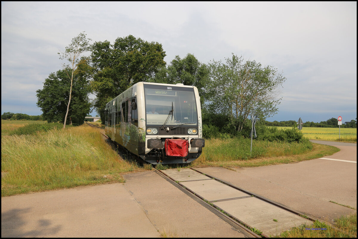 LVT 672913–0 ist hier am 21.06.2026 um 10.27 Uhr am Haltepunkt ADRIA unterwegs nach W�rlitz.