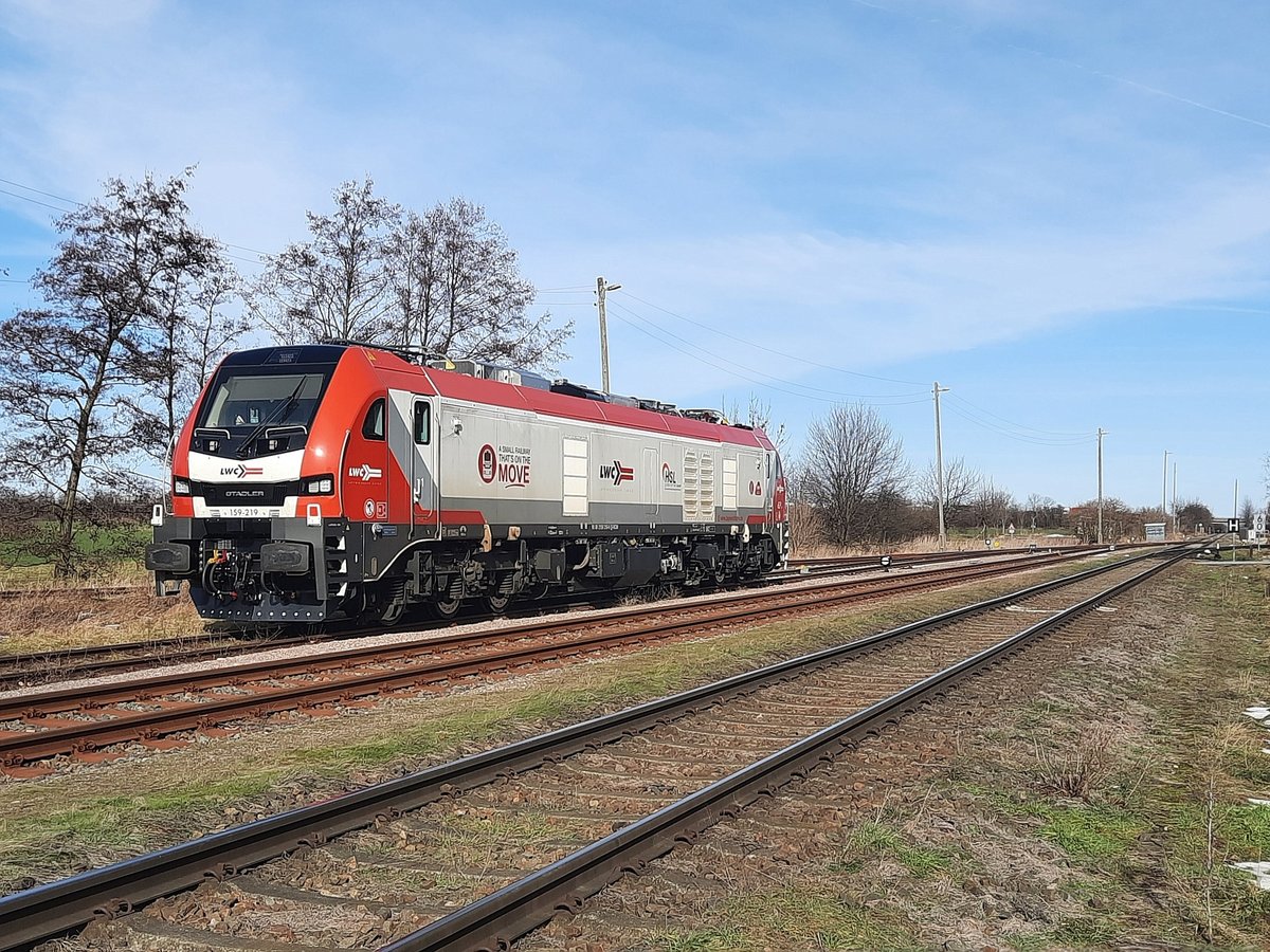 LWC 159 219, im Einsatz fr die HSL, am 19.02.2021 in Emleben. Sie kam zuvor mit dem Kesselwagenzug DGS 69460 aus Grokorbetha.