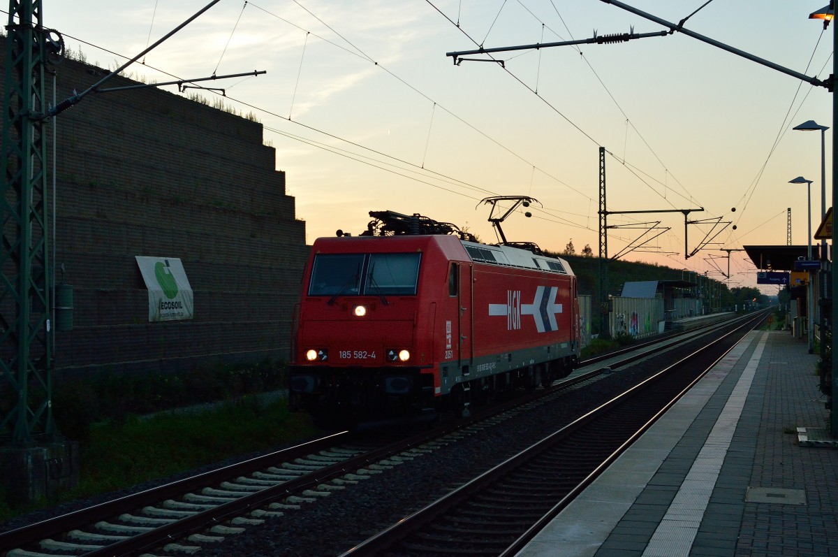 LZ ist die 185 582-4 im Abendlicht durch Allerheiligen in Richtung Köln zu sehen.
Mittwoch den 17.9.2014