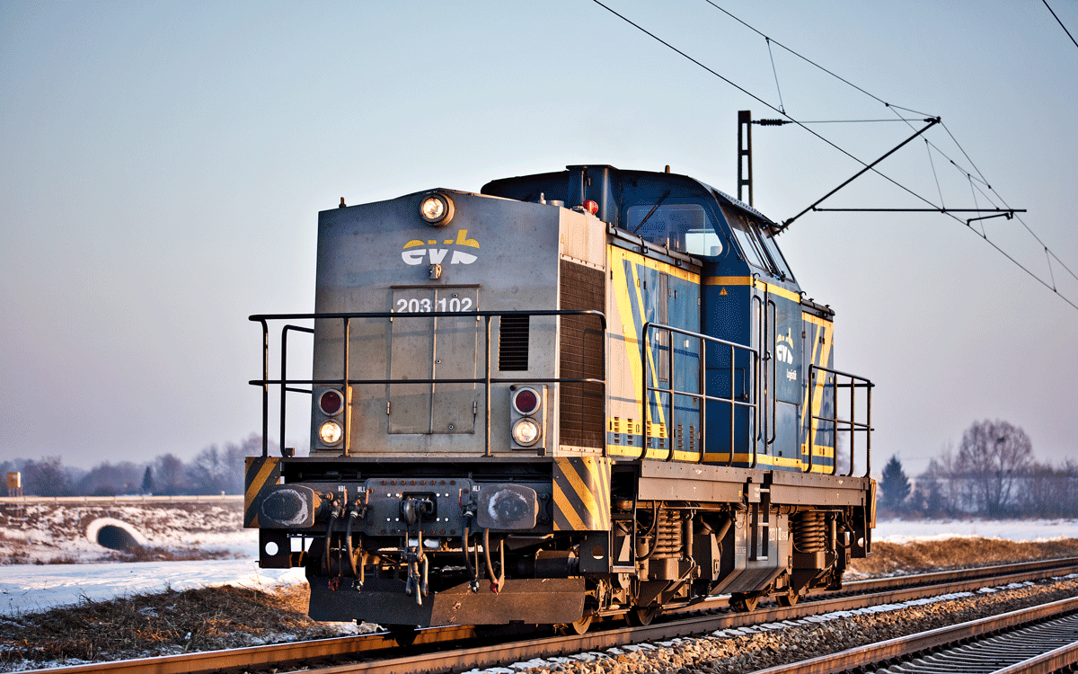 Lz Diesellokomotive D-MWB 203 102 ex DB 202 768-8 fährt in Osterhofen vorbei.Bild vom 20.1.2017