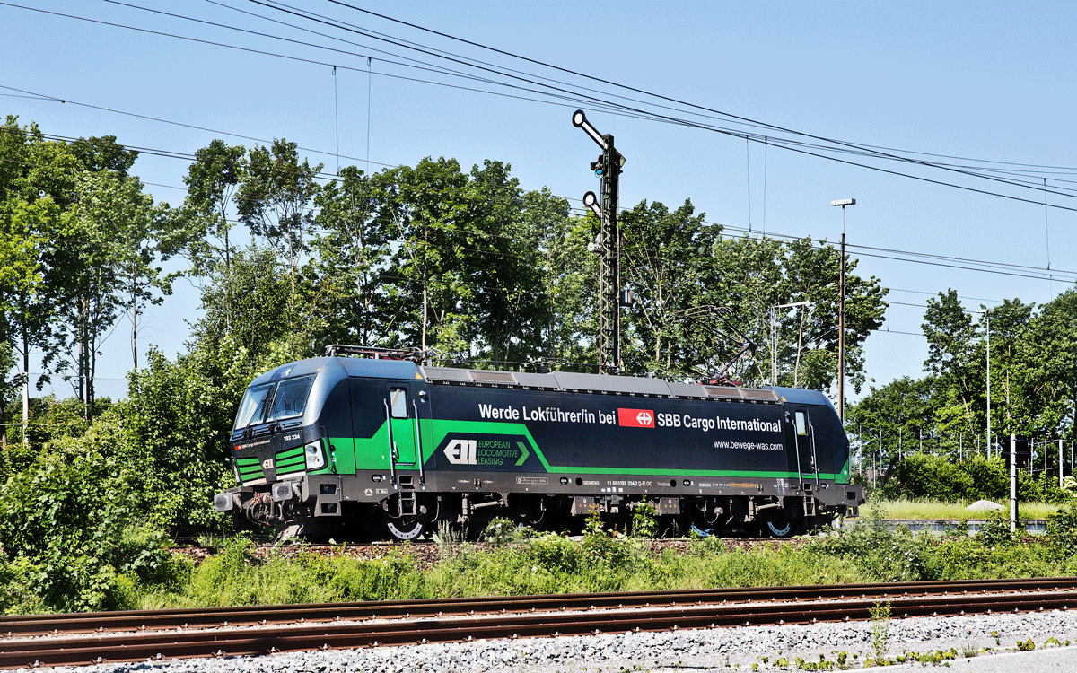 Lz ELL 193 234 fährt in Regensburg vorüber.Bild vom 27.5.2017