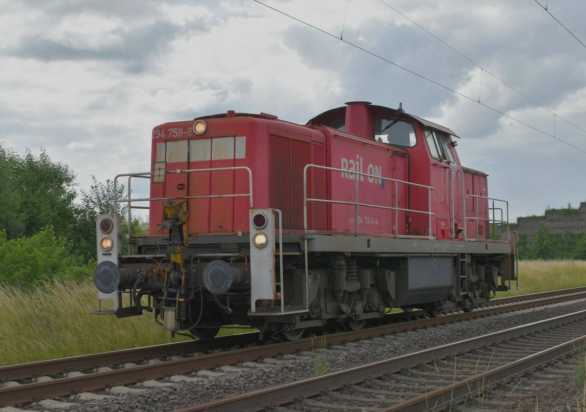 LZ gen Köln kam die 294 758-8 am 13.6.2018 bei Allerheiligen vor meine Linse.