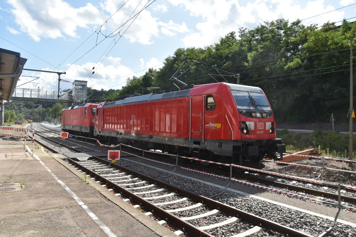 LZ kommen unerwartet die 147 017 mit der 114 017 durch Möckmühl gefahren in Richtung Osterburken. 14.8.2019