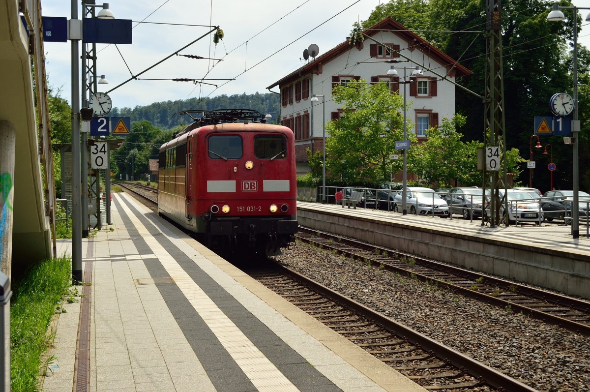 Lz kommt 151 031-2 durch Neckargerach am 17.7.2014