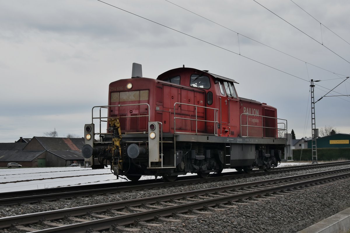 LZ kommt die 294 696-0 bei Gubberath vor meine Linse am Dienstag den 3.4.2018