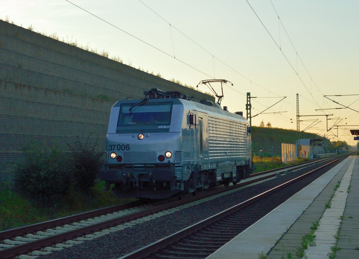 Lz kommt die 37006 von Akiem durch Allerheiligen gen Süden gefahren. 17.9.2014