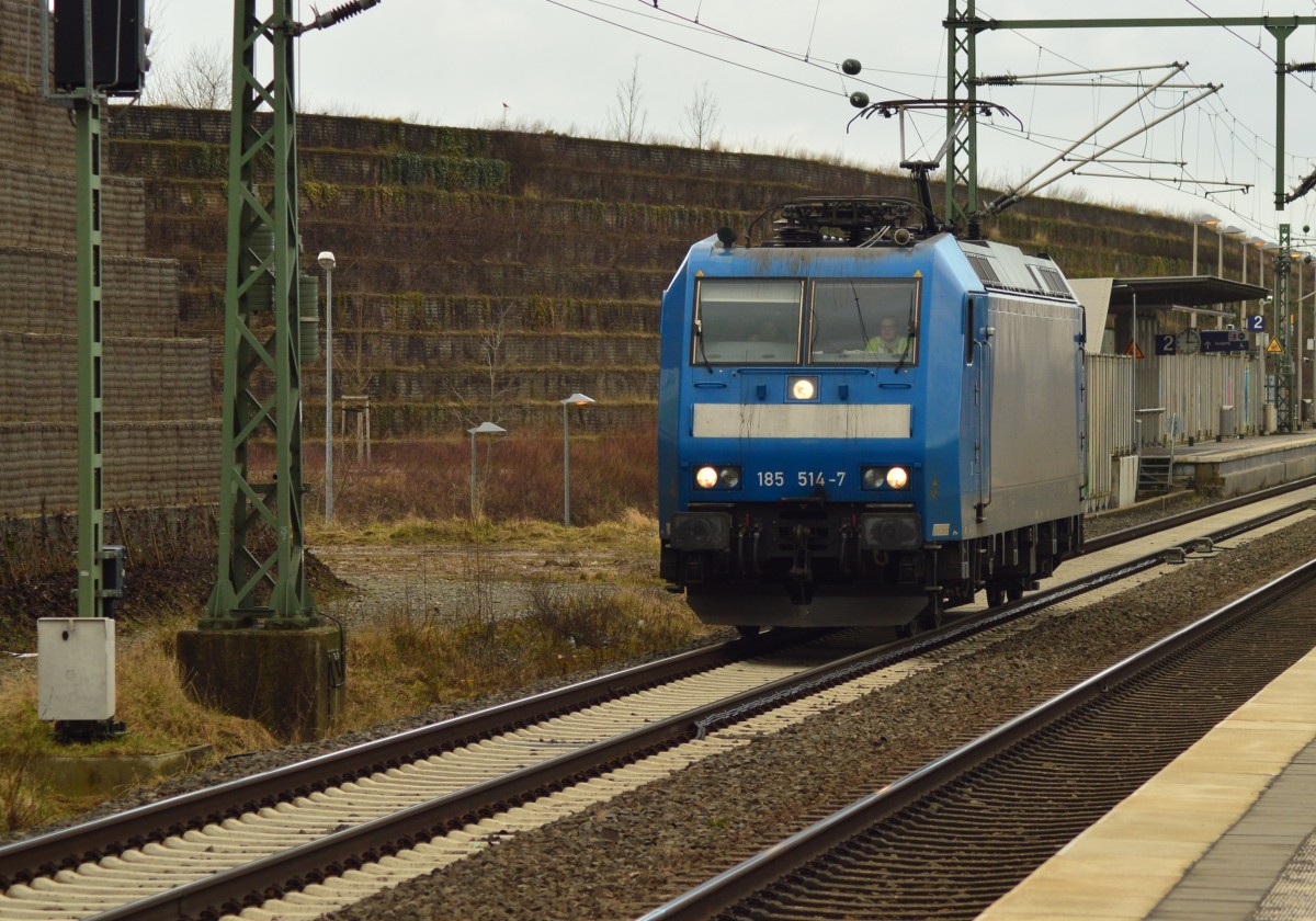 Lz in Richtung Köln fahrend kommt die RHC 185 514-7 auf den Fotografen zu gefahren am Montag den 23.2.2015