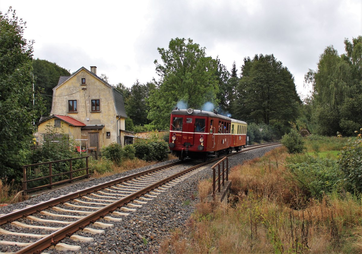 M 131.1515 fuhr am 29.08.20 eine Sonderfahrt von Cheb über Tršnice und Aš nach Hranice v Čechách. Hier ist der Zug kurz vor Aš zusehen.