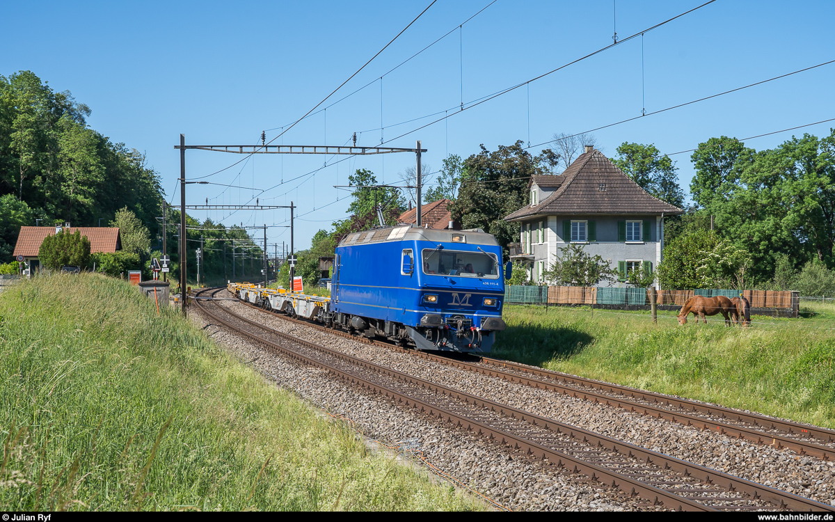 M-Rail Re 456 111 mit Testgüterzug am 8. Juni 2019 bei Busswil.