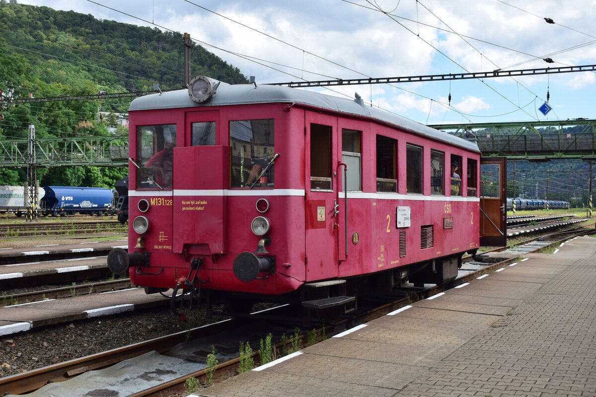 M131.1280 steht in Usti nad Labem Strekov und wartet auf Abfahrt. 

Usti nad Labem Strekov 29.07.2023