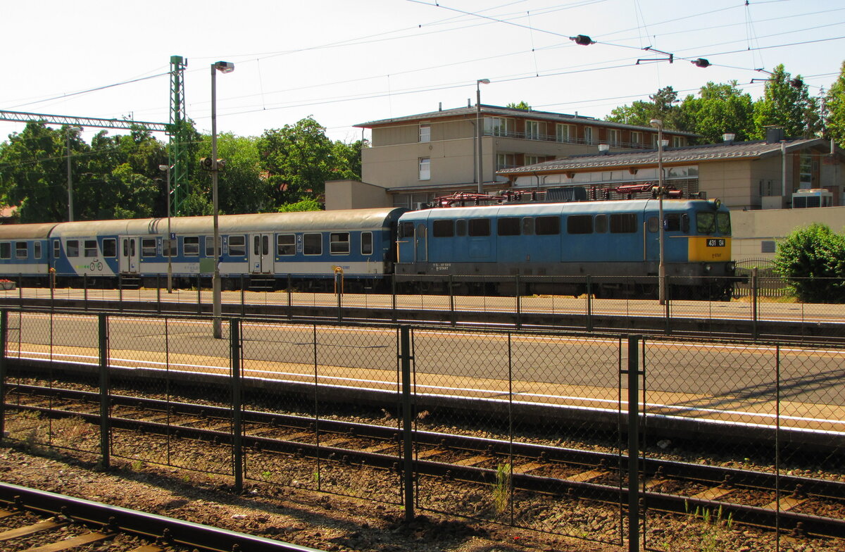 MÁV H-START 431 134 pausiert am 06.06.2016 in Siófok.