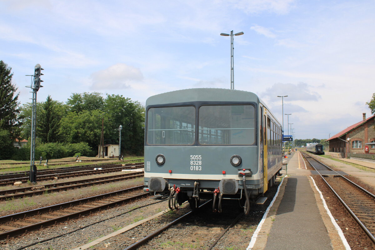MÁV H-START 50 55 83-28 013-3 BDzx⁹⁹⁹·¹ am 26.07.2025 im Bahnhof Tapolca.