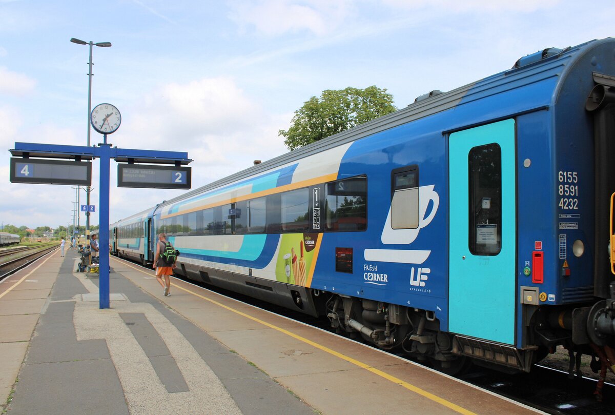MÁV H-START 61 55 85-91 423-2 ARmz¹¹¹  Fresh Corner  im IC 19795  Kék Hullám  nach Budapest-Déli, am 26.07.2025 in Tapolca.