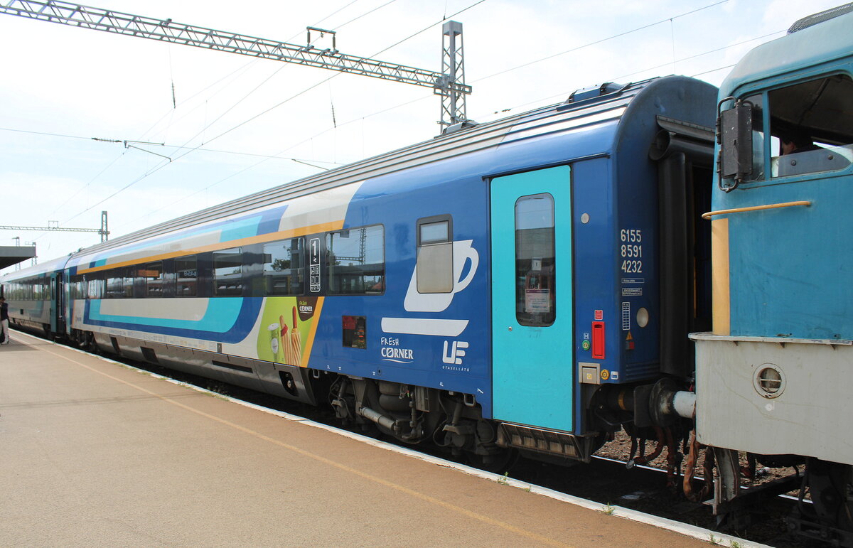 MÁV H-START 61 55 85-91 423-2 ARmz¹¹¹  Fresh Corner  im IC 19795  Kék Hullám  von Tapolca nach Budapest-Déli, am 26.07.2025 in Balatonfüred.