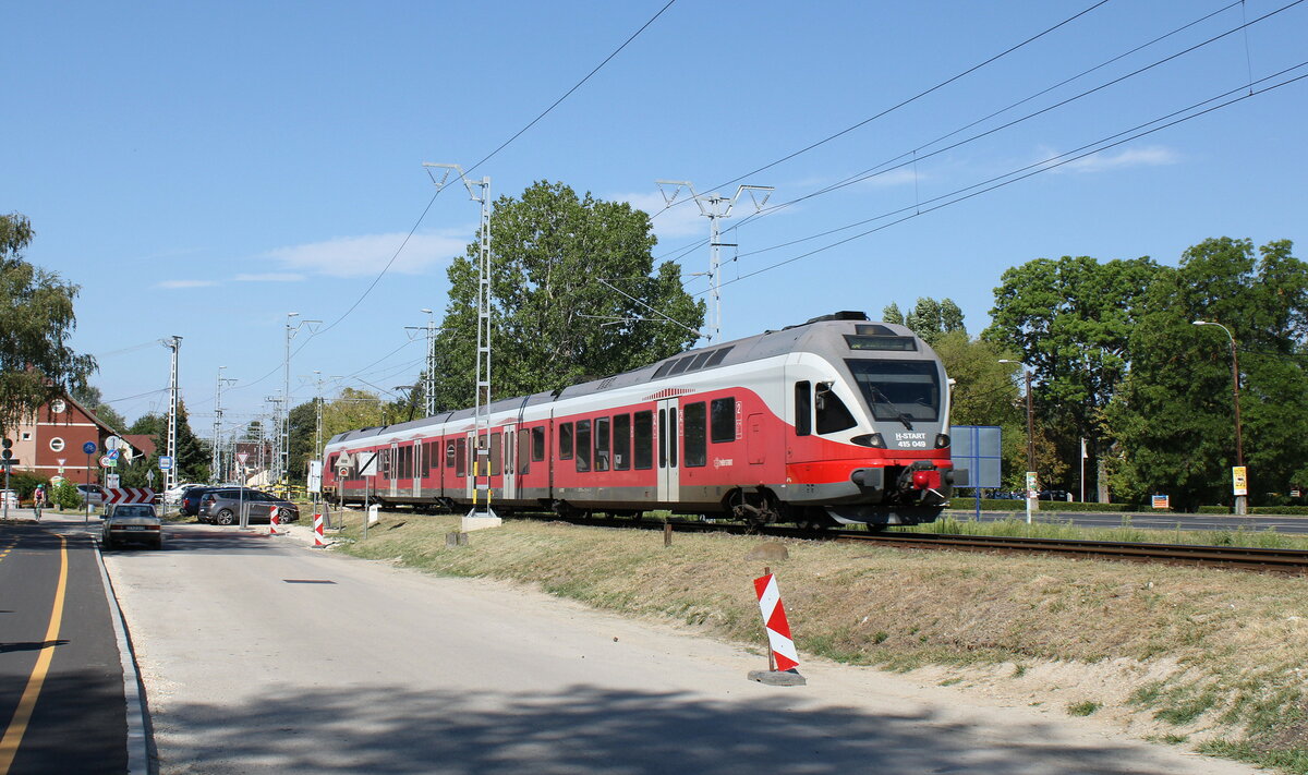 MÁV Start 415 049 als IR 19747  Katica  von Balatonfüred nach Budapest-Déli, am 12.08.2022 in Balatonkenese.