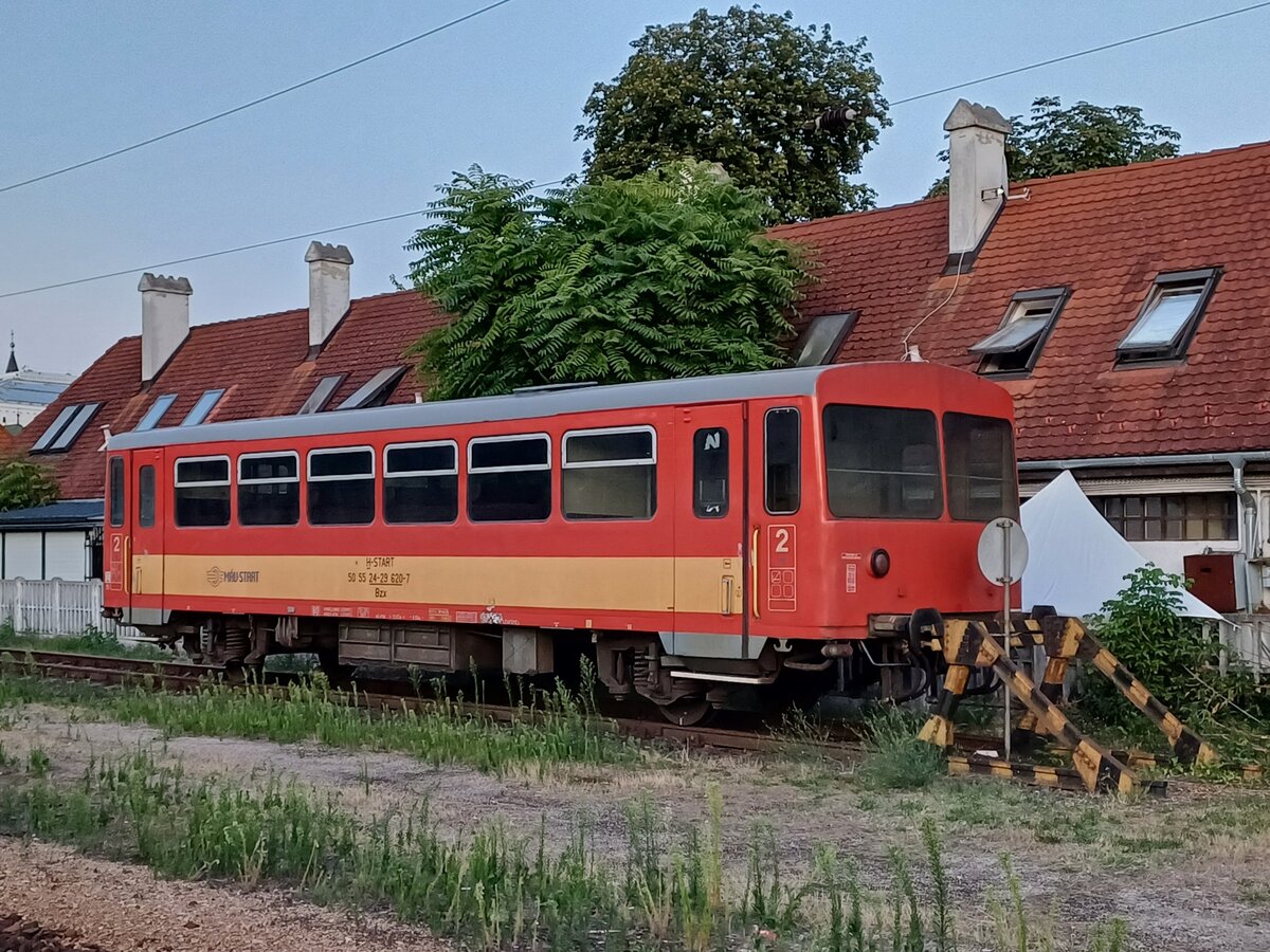 MÁV-START 50 55 24-29 620-7 Bzx am 23.07.2025 abgestellt im Bahnhof Siófok.