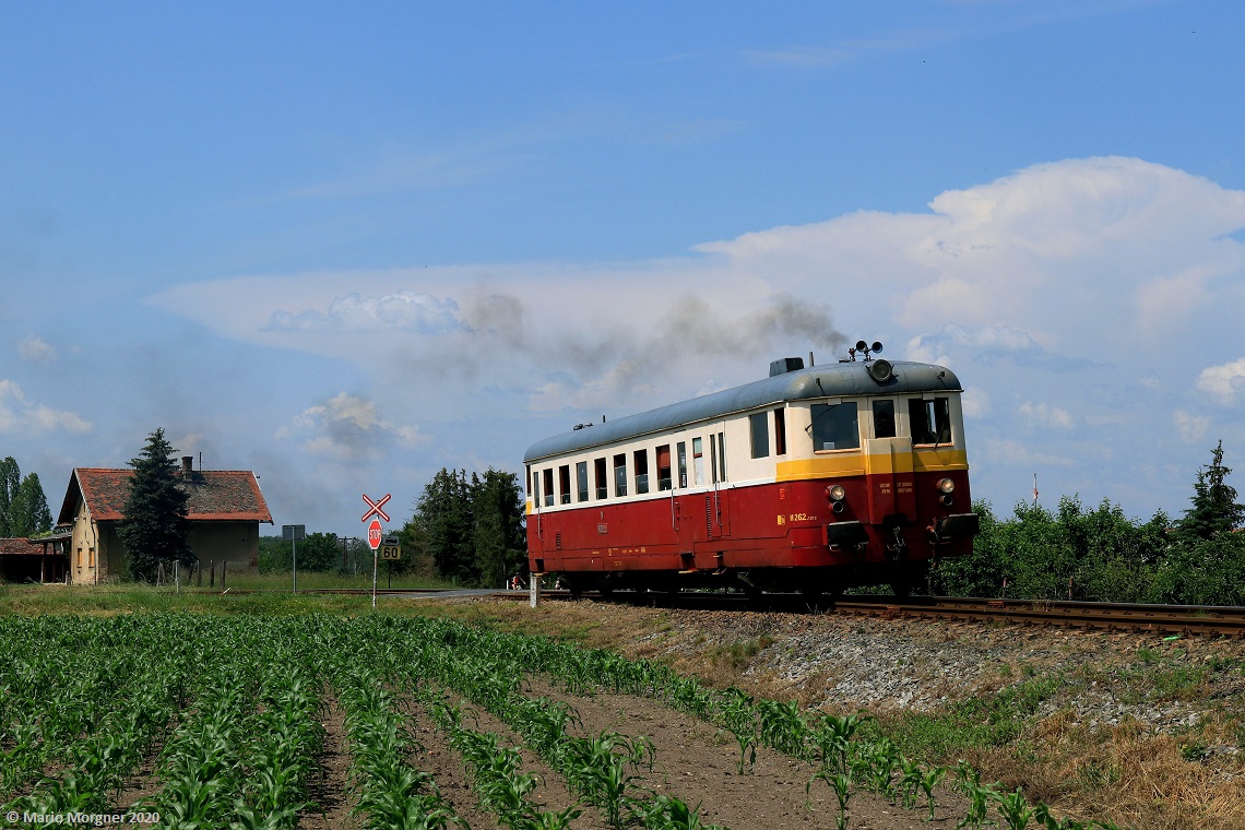 M262.1212 mit den Os18342 in Vražkov nach Libochovice, 13.06.2020