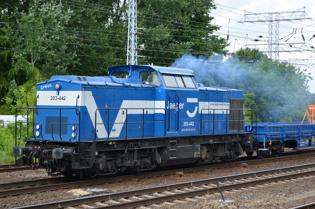 Mächtig unter Dampf nach der Anfahrt Industrieübergabe Berlin Nordost stand JUV - Jaeger Umwelt + Verkehr GmbH + Co KG  203-442  Name: EMMA (NVR-Nummer: 92 80 1203 154-0 D-JUV) mit einem Bauzug mit hydraulischer Hebebühne + Drehbohranlage am 06.07.19 Berlin Springpfuhl.