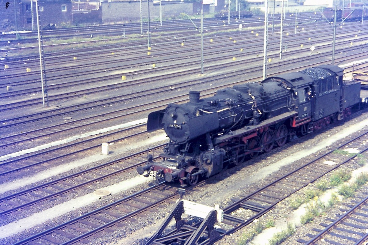 März 1973 - Düsseldorf Derendorf Rangierbahnhof (heute sind hier Wohnungen, mehrere Strassen, Geschäfte...) - 051 737-5