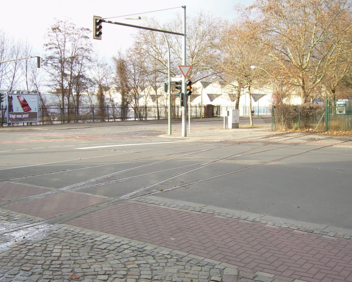 März 2007, Berlin-Wedding. Reste der AEG - Anschlussgleise von Gesundbrunnen in der Gustav-Meyer-Allee.