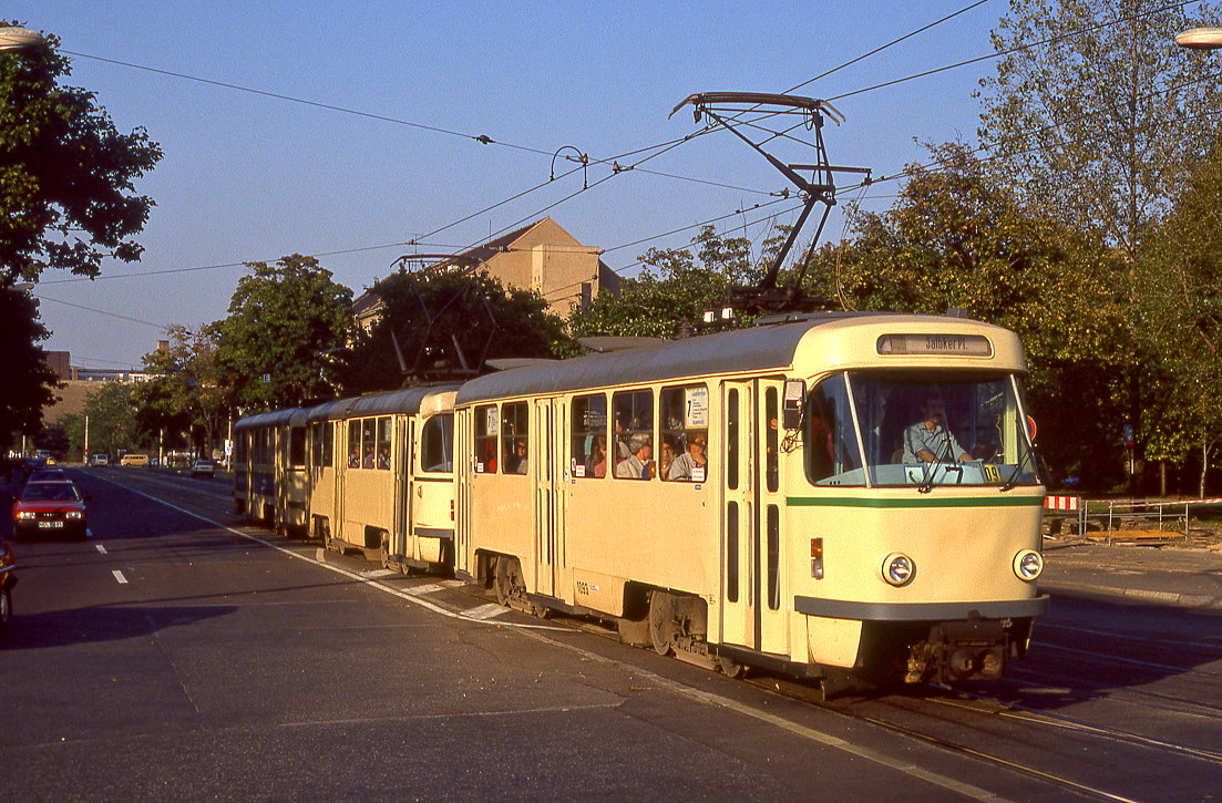 Magdeburg 1093 + 1077 + 2039, Gareis Straße, 08.10.1991.
