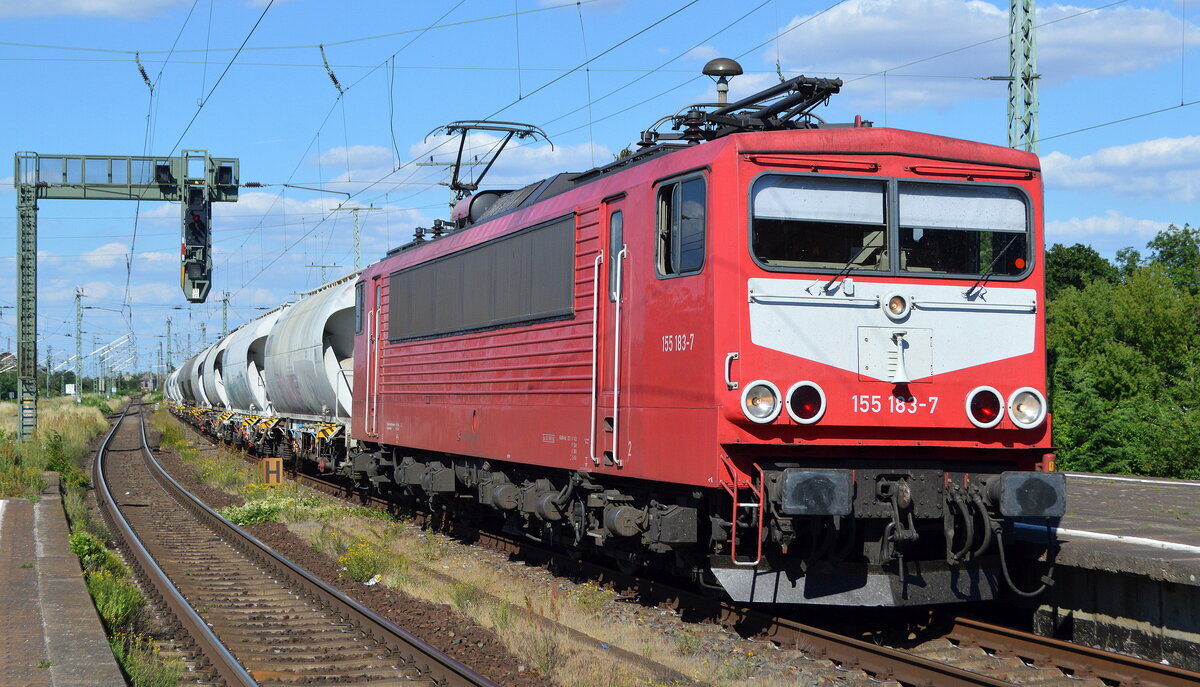 Maik Ampft Eisenbahndienstleistungen, Limbach-Oberfrohna mit  155 183-7  (NVR:  91 80 6155 183-7 D-MAED ) und einem Staubgutzug am 28.06.22 Durchfahrt Bahnhof Magdeburg-Neustadt.