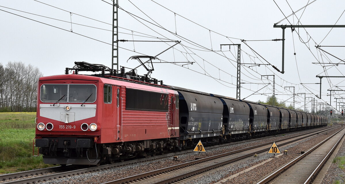 Maik Ampft Eisenbahndienstleistungen, Limbach-Oberfrohna mit ihrer  155 219-9  (NVR:  91 80 6155 219-9 D-MAED ) und einem Getreidezug am 09.04.24 Höhe Bahnhof Rodleben.
