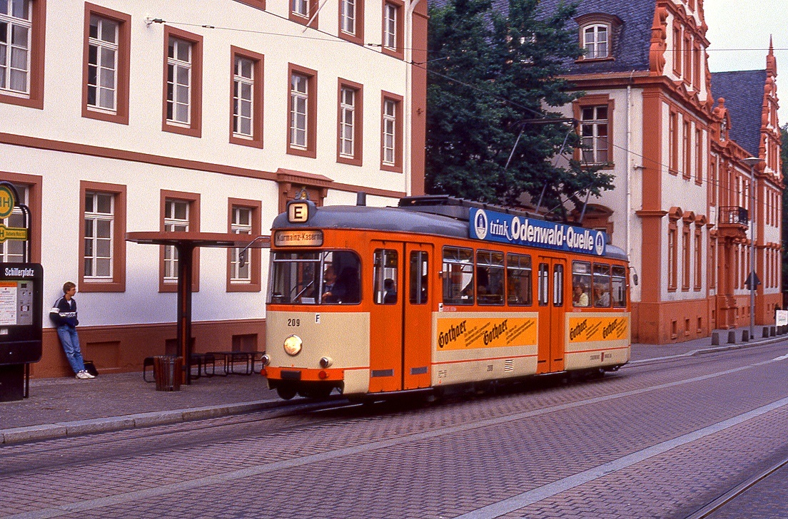 Mainz Tw 209 dreht eine morgendliche E-Wagen Runde. Aufnahme am Schillerplatz, 09.09.1987.