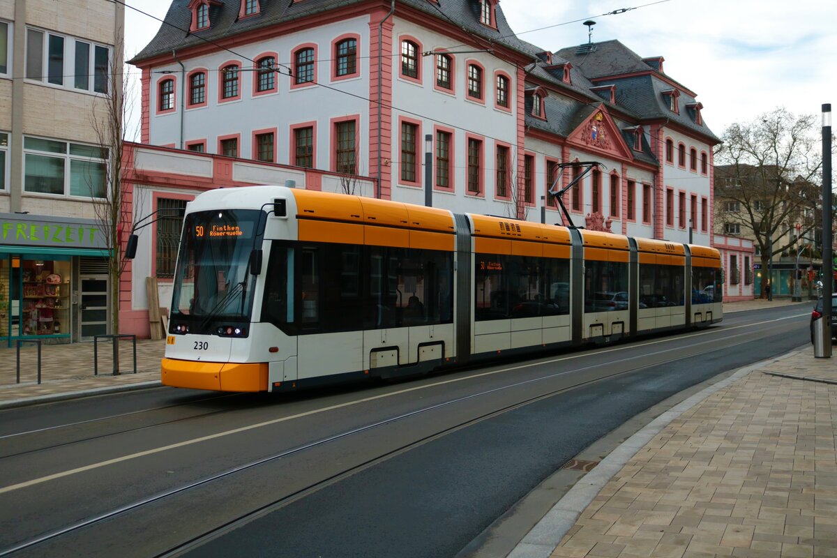 Mainzer Mobilität Stadler Variobahn 230 am 31.12.21 in Mainz Innenstadt