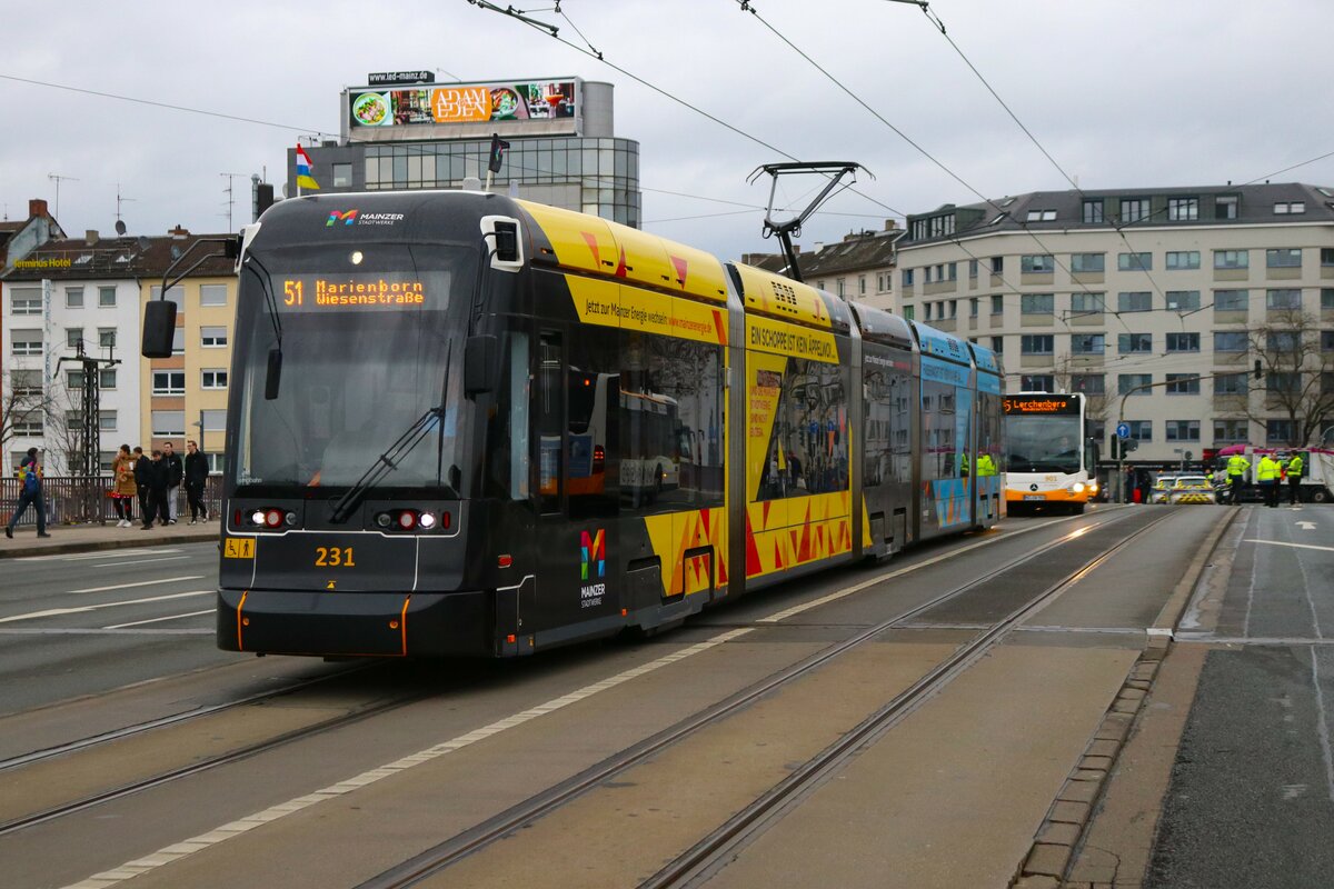 Mainzer Mobilität Stadler Variobahn Wagen 231 am 12.02.24 in Mainz Hbf